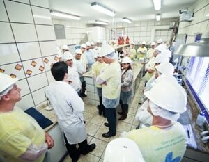 SuperA  O 145 — Evento Superação: Reunindo equipe de vendas na fábrica para workshop — Inove Comunicação Integrada Londrina