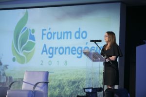 Expo 2018 Fabio Alcover 09 04 2018 Forum 5 142 — Raquel Rodrigues é mestre de cerimônia no Fórum do Agronegócio 2018 — Inove Comunicação Integrada Londrina
